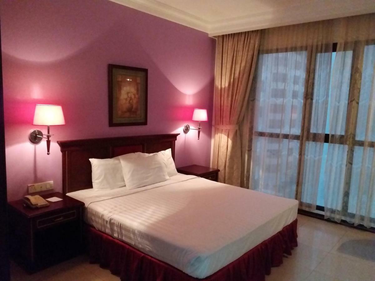 Taj Plaza Hotel Манама Экстерьер фото